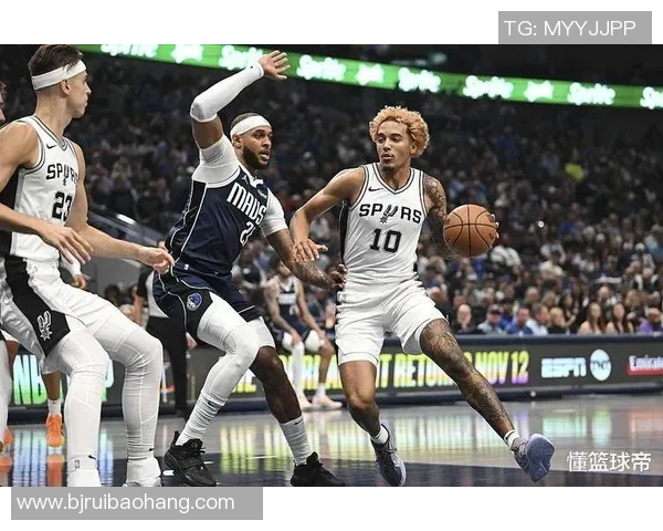 雷霆与马刺季后赛首战精彩对决回顾与分析